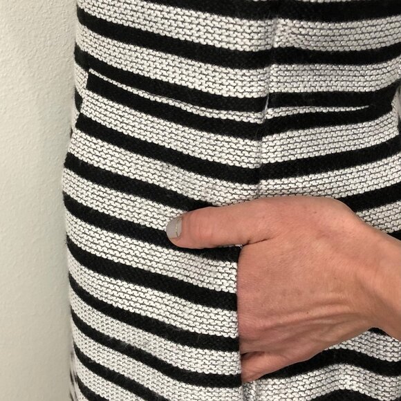 Women's Express Fit n Flare Sleeveless Dress with Pockets Blk/Wht Striped Sz6 - Picture 10 of 12